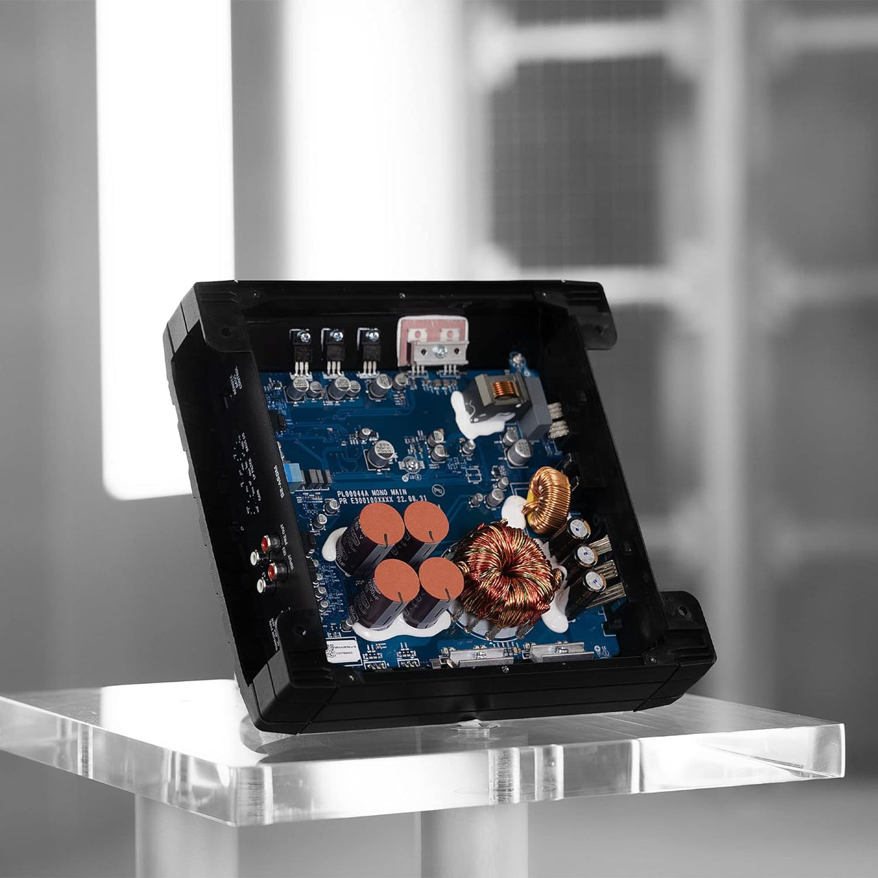 Alpine S2-A60M S-Series Class-D Mono Subwoofer Amplifier 600W RMS at 1 & 2-Ohm