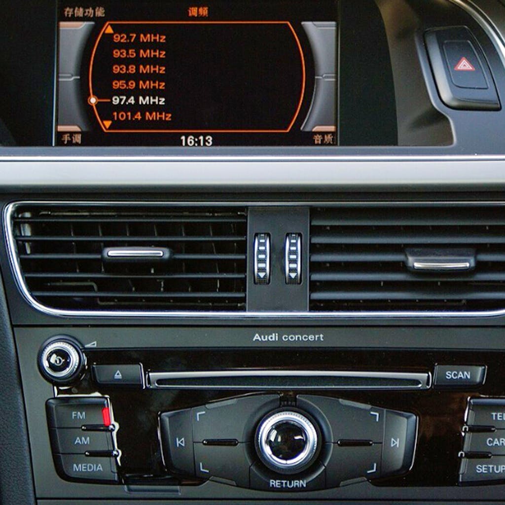 Crux RVCAD-81B  Rear-view Integration and Front Camera input for 2008 – 2014 Audi Vehicles w/Concert Radio and No MMi