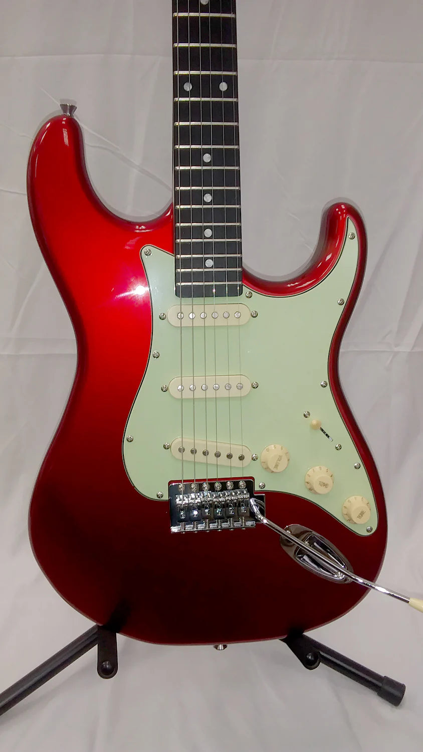 Tagima TG 500-CA-DF/MG Strat Style Electric Guitar Candy Apple Red