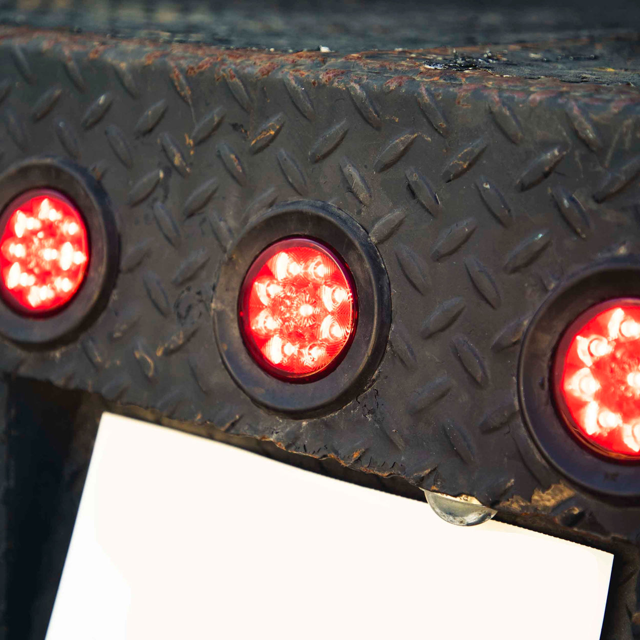 Heise Trailer HE-TR2501 Round Red Marker/Clearance Light with Grommet - 2.5 Inch, 9 LED