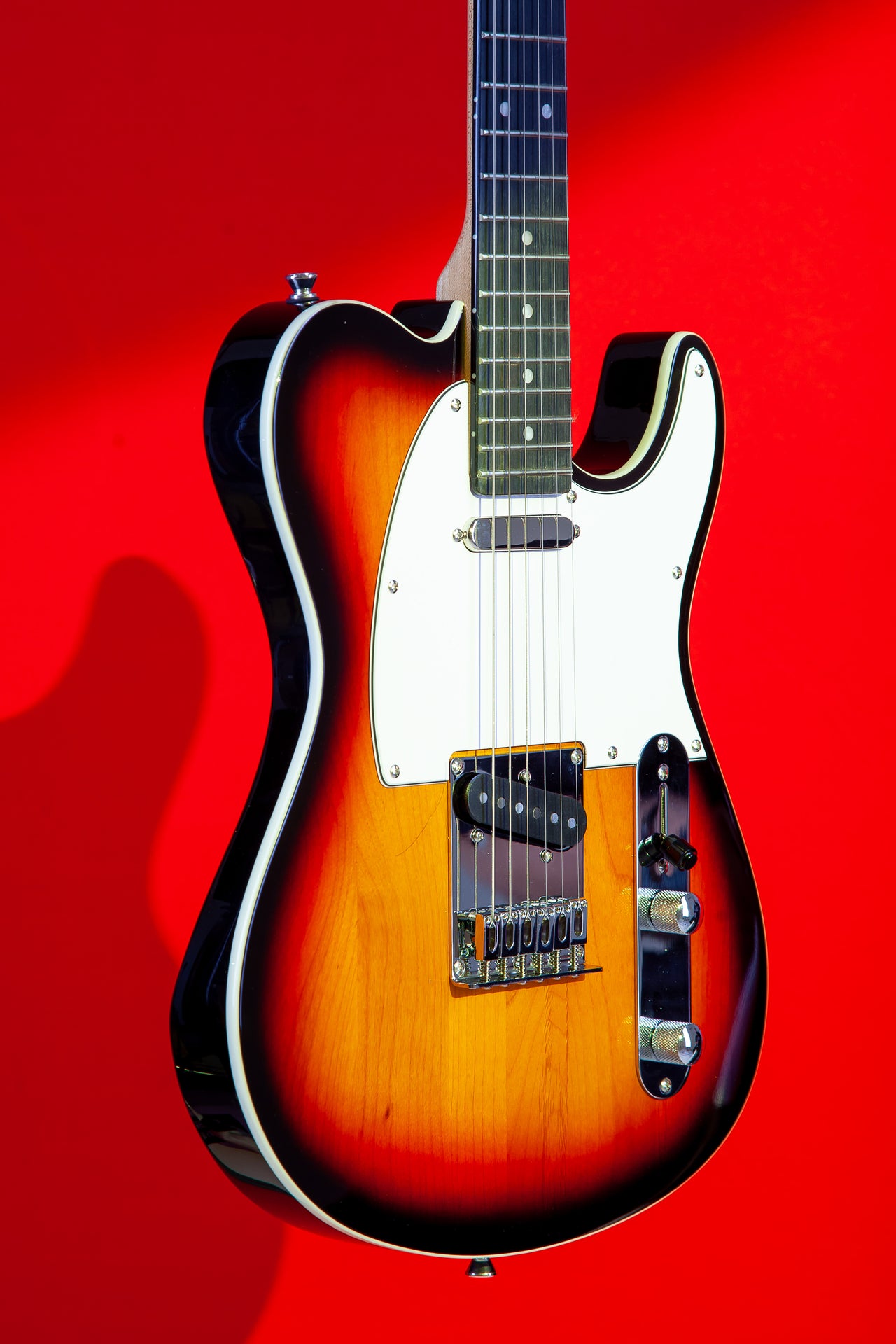 Tagima T 550 SB-DF/WH Electric Guitar - Sunburst