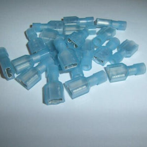 Install Bay BNMD187F blue nylon male quick disconnect for 16-14 gauge wiring.